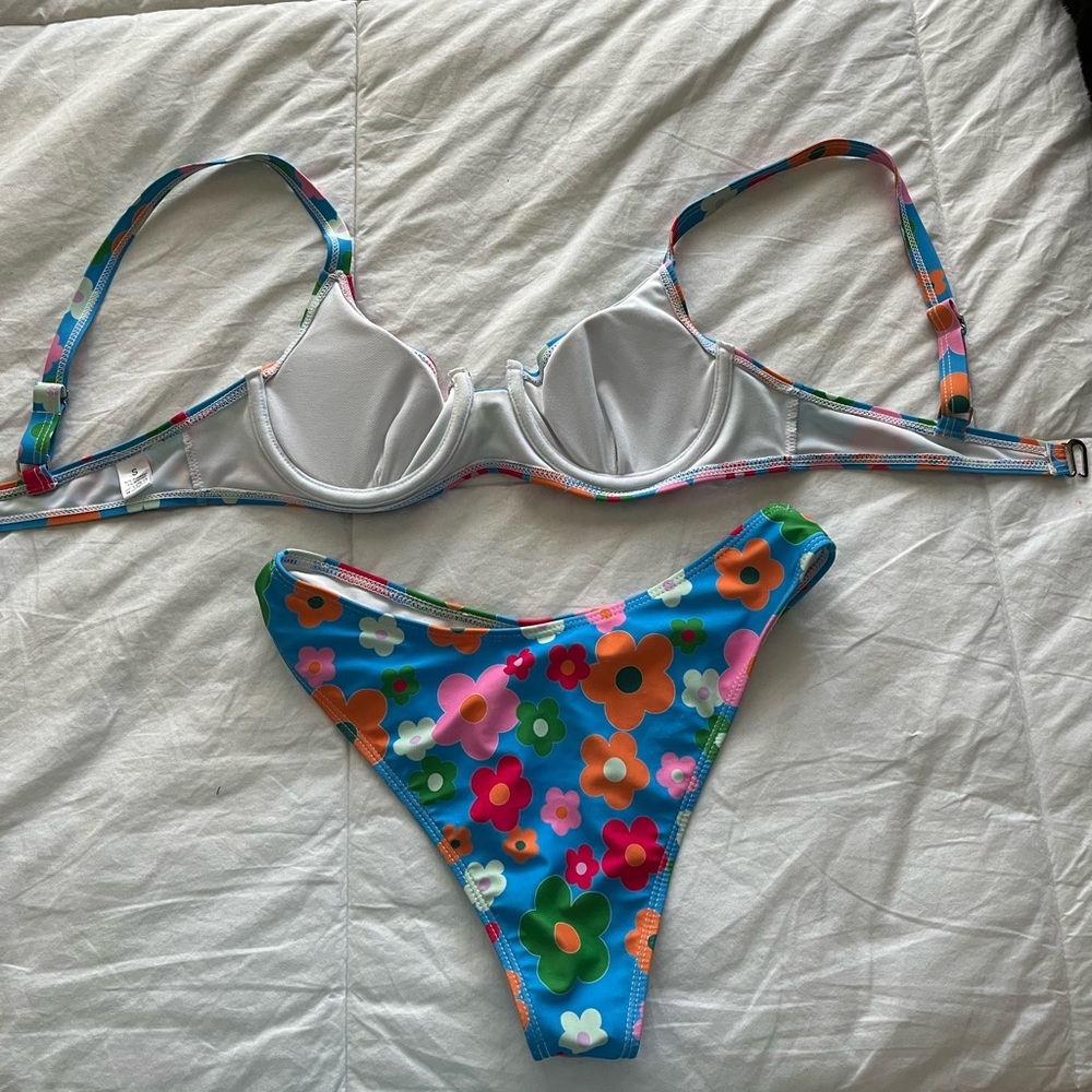 bikini - Picture 2 of 4